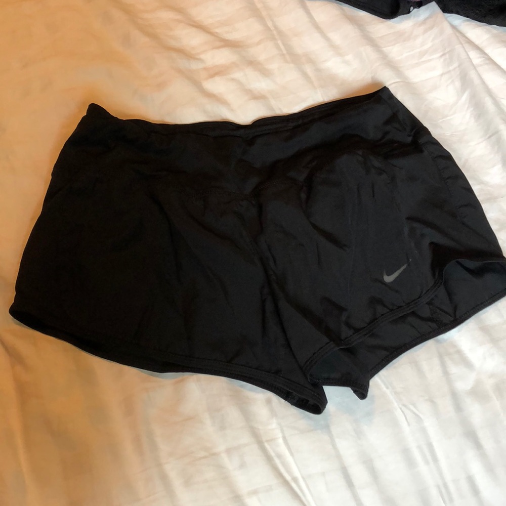 Athletic shorts with lining
